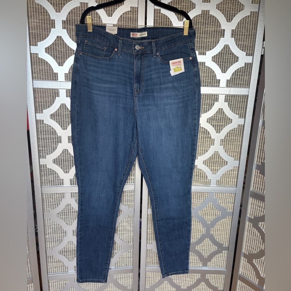 NWT Signature by Levi Strauss Dark Blue Skinny Jeans